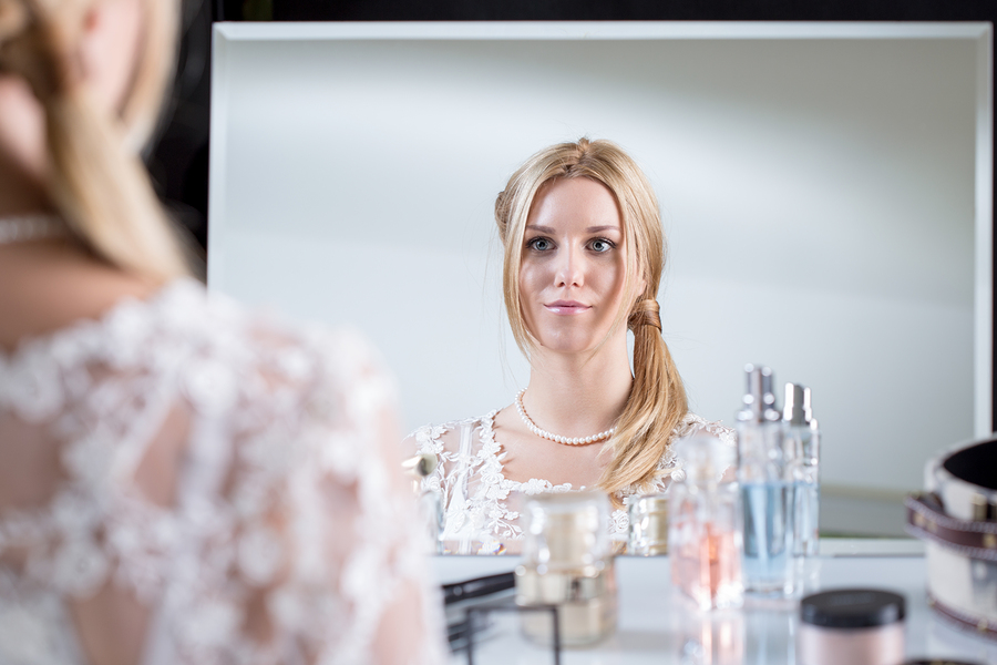 Bride Looking In The Mirror - Imperial Palace Banquet Hall