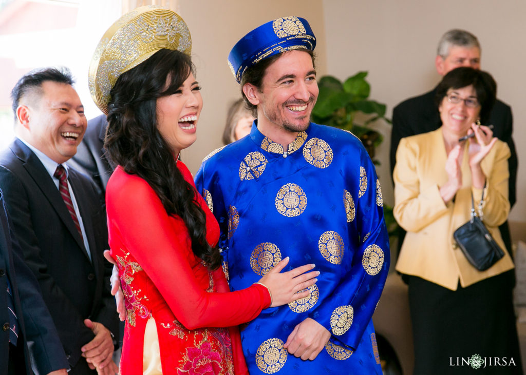Traditional Vietnamese Wedding Gowns Ao Dai