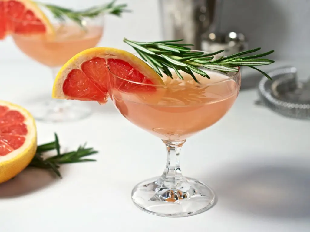 7 Creative Wedding Signature Drinks To Personalize Your Wedding Wedding Signature Drinks - Iced Coffee Frappe With Cotton Candy
