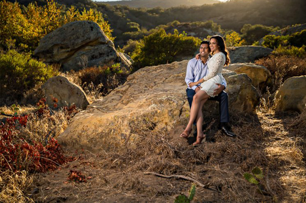 7 Dazzling Engagement Photo Shoot Locations In Southern California Engagement Photo Shoot - Couple At Laguna Beach Wilderness