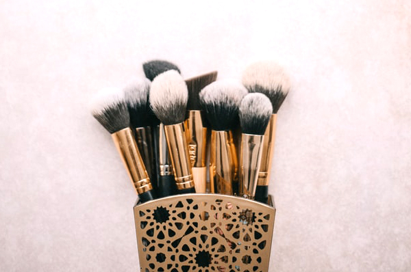 Must-Ask Questions When Choosing A Wedding Makeup Artist Wedding Makeup Artist - Makeup Brushes