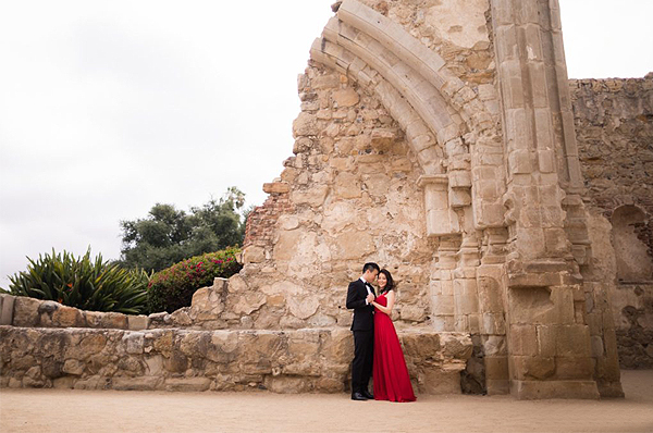7 Dazzling Engagement Photo Shoot Locations In Southern California Engagement Photo Shoot - Couple At Mission San Juan Capistrano
