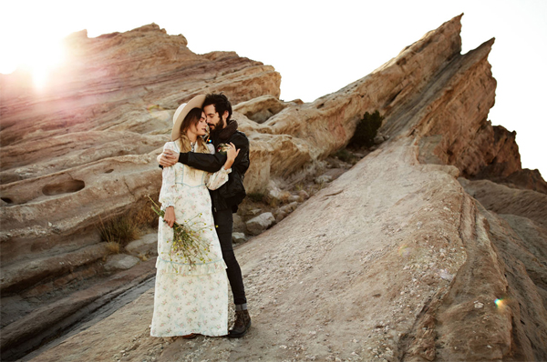 7 Dazzling Engagement Photo Shoot Locations In Southern California Engagement Photo Shoot - Couple At Vasquez Rocks