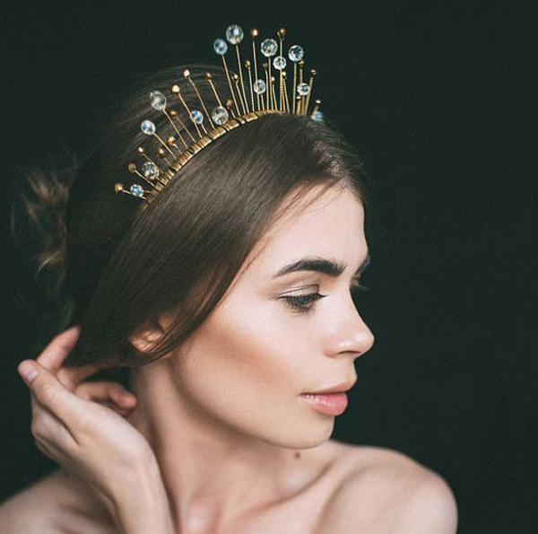 30 Wedding Tiaras For 2020 That Are Just As Unique As You