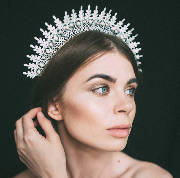 30 Wedding Tiaras For 2020 That Are Just As Unique As You 30 Wedding Tiaras For 2020 That Are Just As Unique As You