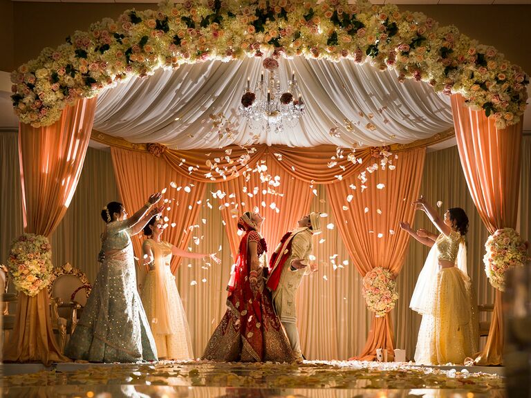 Indian Wedding Venues And Traditions Indian Wedding Reception With Bride And Groom At Indian Wedding Venue