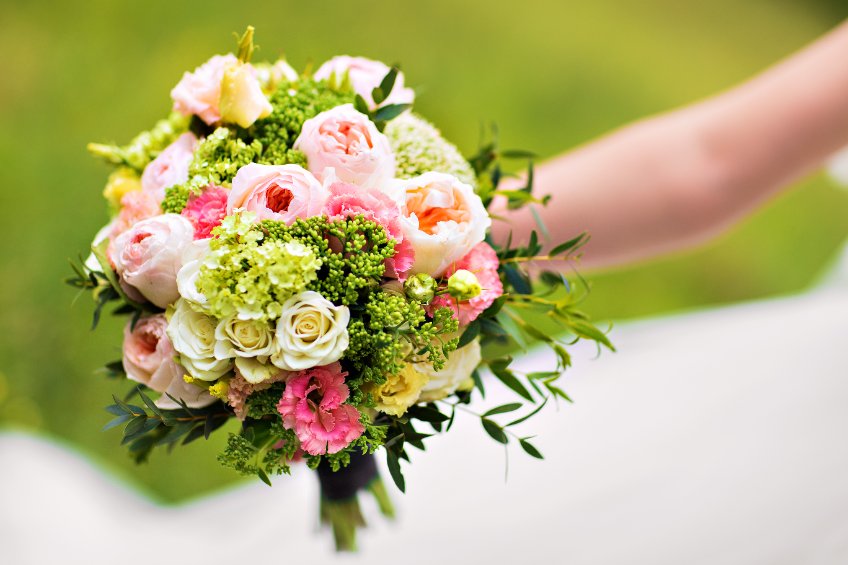 6 Tips On How To Save Money On A Wedding Seasonal Floral Bouquet
